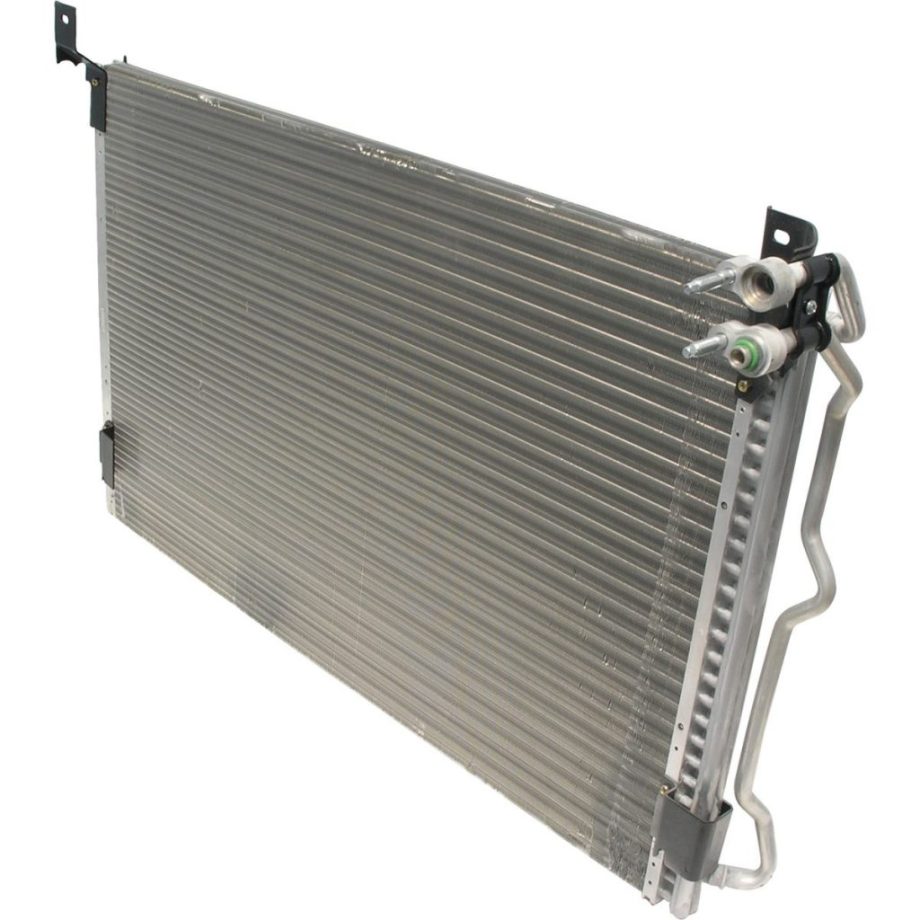 Condenser Parallel Flow LINC TOWNCAR 05-03W/O DRIER